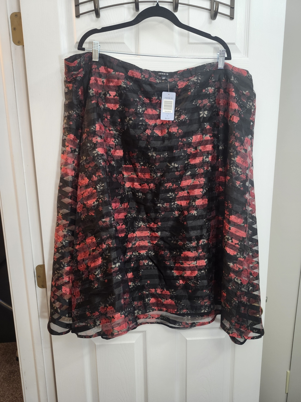 Torrid Black and Red Floral A-Line Skirt, 24 = 3X, NWT